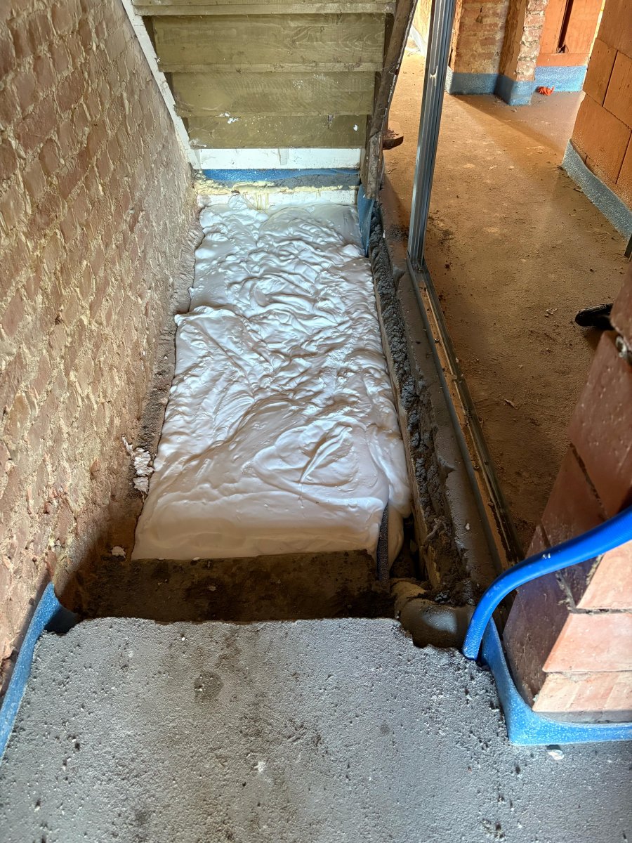 Kelder opvullen veilige fundering — Benefil-hardschuim door ALV